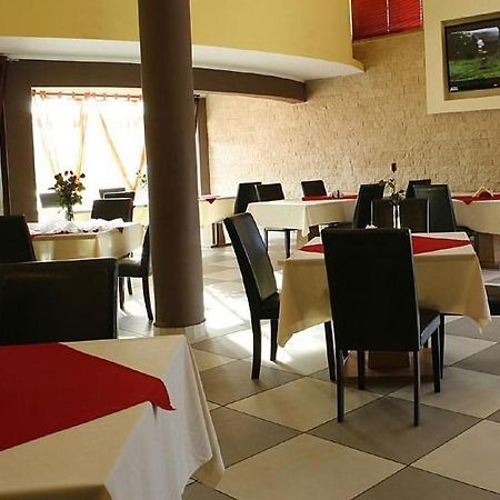 Hotel Sunny Познань Экстерьер фото
