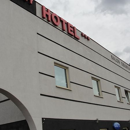 Hotel Sunny Познань Экстерьер фото