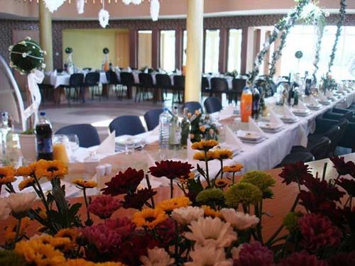 Hotel Sunny Познань Экстерьер фото