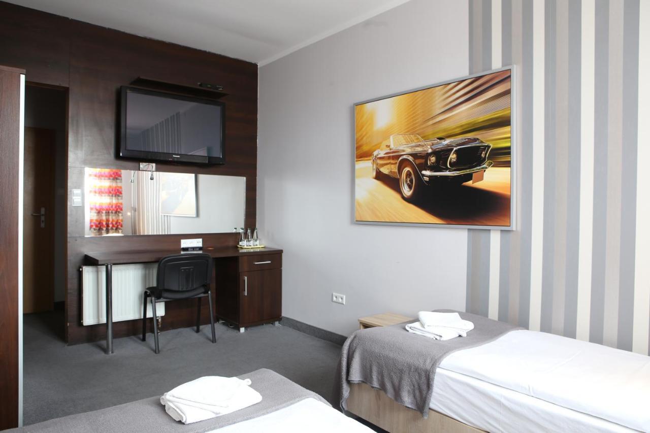 Hotel Sunny Познань Экстерьер фото