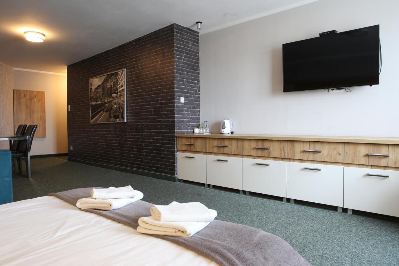 Hotel Sunny Познань Экстерьер фото