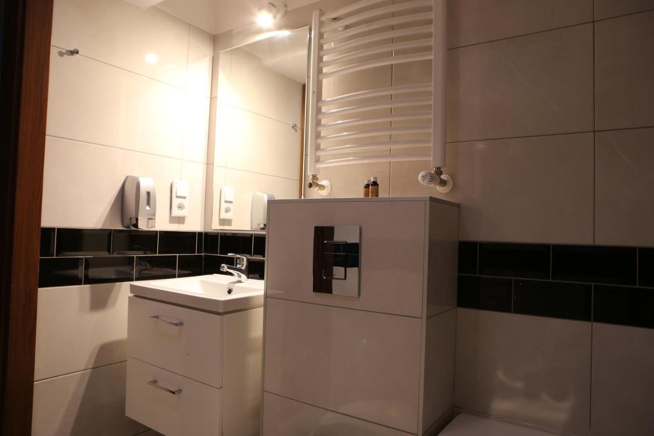 Hotel Sunny Познань Экстерьер фото