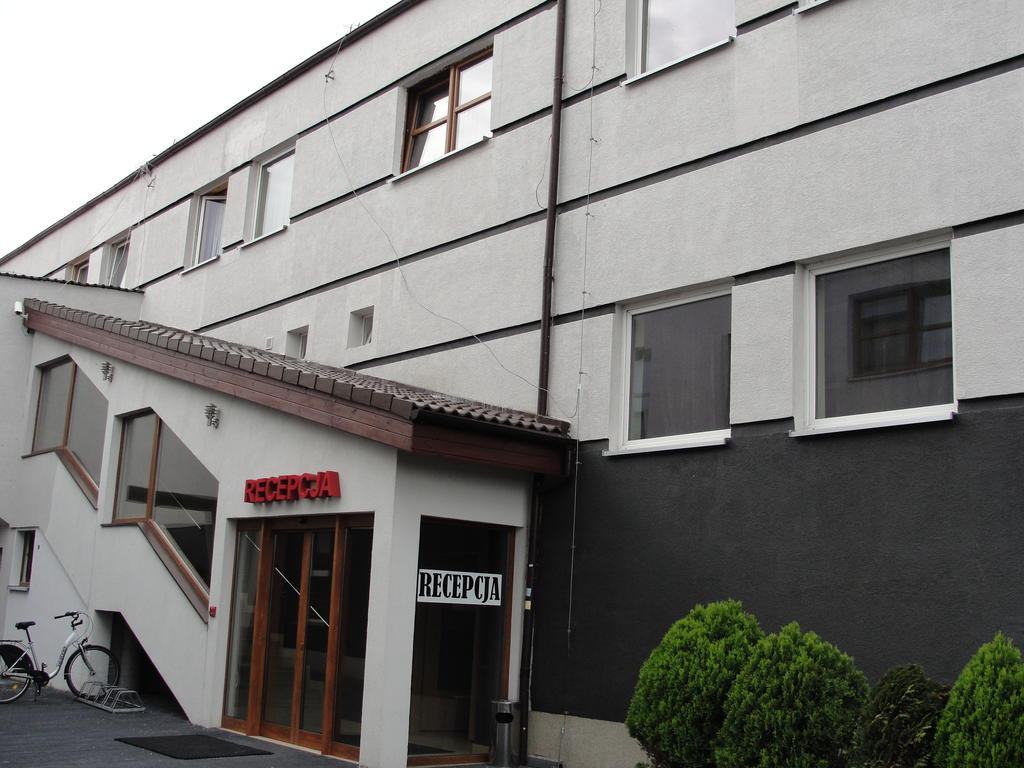 Hotel Sunny Познань Экстерьер фото