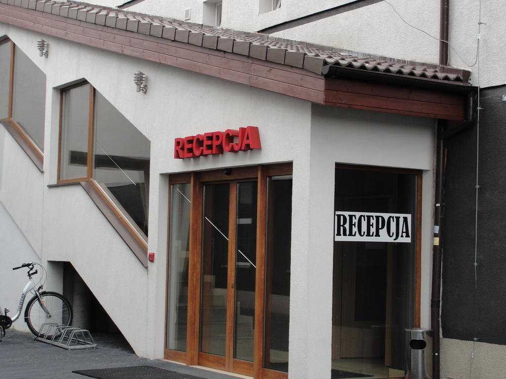 Hotel Sunny Познань Экстерьер фото
