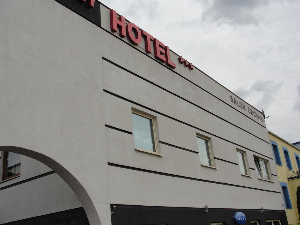 Hotel Sunny Познань Экстерьер фото